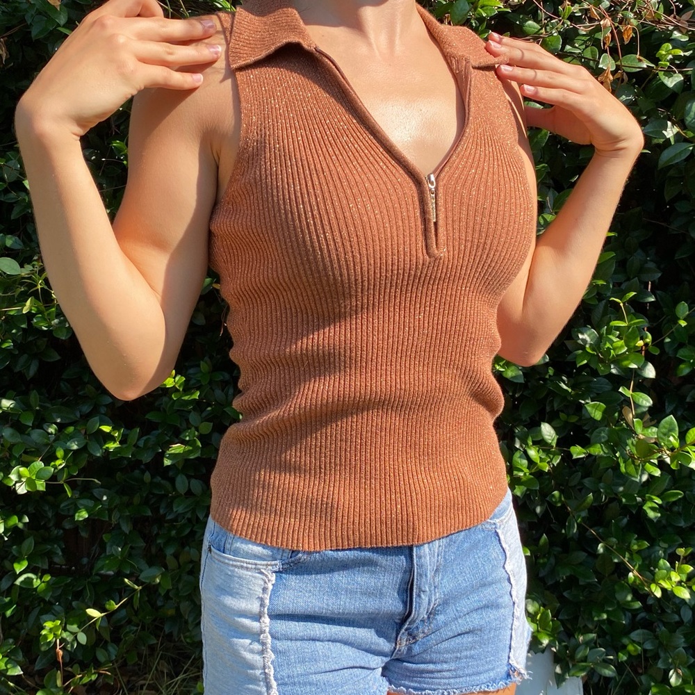 Sexy gold cache top